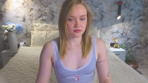 Snapshot of aurora_golden chatting on 05.15.26 Kate online show from 05.15.26