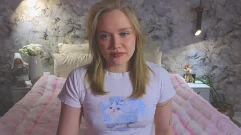 Snapshot of aurora_golden chatting on 05.23.26 Kate online show from 05.23.26