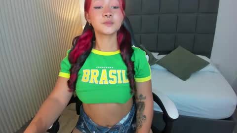 Snapshot of aurora_johnson_ chatting on 03.06.25 A U R O R A online show from 03.06.25