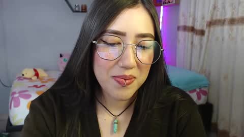 Snapshot of aurora_shy_ chatting on 02.18.25 Aurora online show from 02.18.25