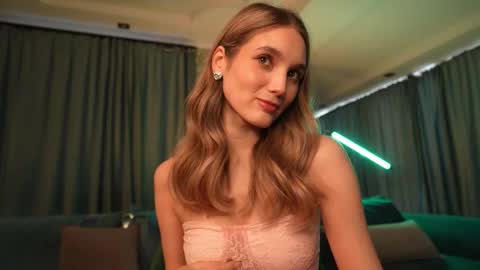 Aurora online show from 02.10.25