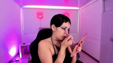 Snapshot of auroradiaz_ chatting on 11.06.25 Aurora Diaz online show from 11.06.25