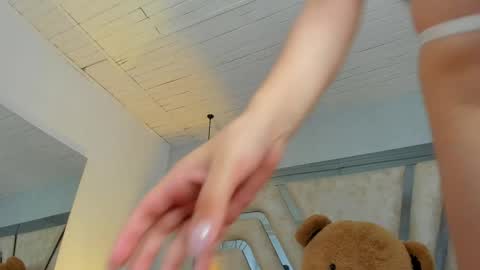 Snapshot of auroraflowers chatting on 05.18.26 Aurora online show from 05.18.26