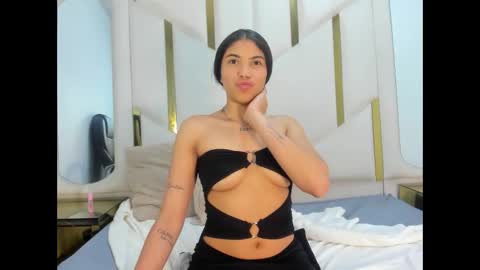 Snapshot of aurorahoney32 chatting on 05.05.26 aurorahoney32 online show from 05.05.26