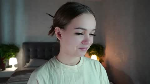Snapshot of auroralowen chatting on 07.18.26 Aurora online show from 07.18.26
