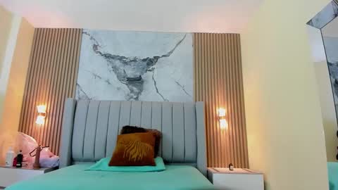 Snapshot of auroramartin2 chatting on 10.24.25 auroramartin2 online show from 10.24.25