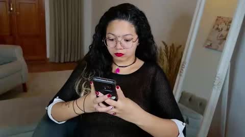 Snapshot of aurorasiera chatting on 09.14.25 Aurora online show from 09.14.25