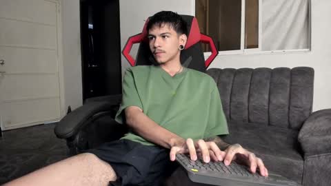 Snapshot of austin_falcon chatting on 01.10.25 Austin online show from 01.10.25