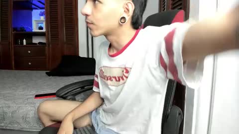 Snapshot of austin_falcon chatting on 11.11.25 Austin online show from 11.11.25