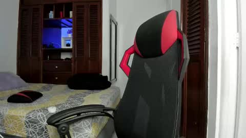 Snapshot of austin_falcon chatting on 11.12.25 Austin online show from 11.12.25