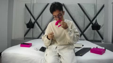 Snapshot of austinreeds chatting on 10.08.25 austinreeds online show from 10.08.25