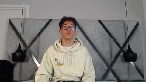 Snapshot of austinreeds chatting on 10.12.25 austinreeds online show from 10.12.25