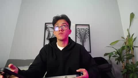 Snapshot of austinreeds chatting on 10.22.25 austinreeds online show from 10.22.25