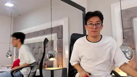 Snapshot of austinreeds chatting on 10.26.25 austinreeds online show from 10.26.25