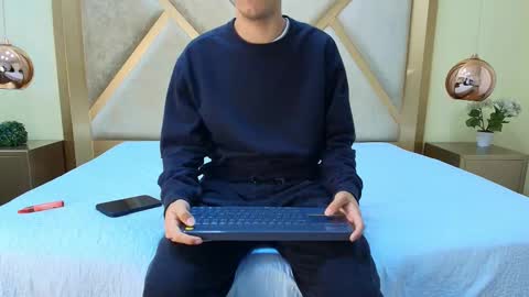 Snapshot of austinreeds chatting on 11.01.25 austinreeds online show from 11.01.25