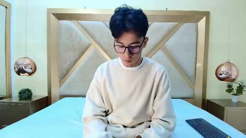 Snapshot of austinreeds chatting on 11.03.25 austinreeds online show from 11.03.25