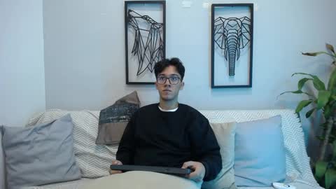 Snapshot of austinreeds chatting on 11.04.25 austinreeds online show from 11.04.25