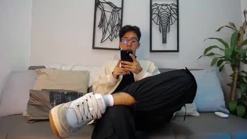 Snapshot of austinreeds chatting on 11.10.25 austinreeds online show from 11.10.25