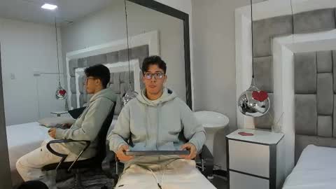 Snapshot of austinreeds chatting on 02.23.26 austinreeds online show from 02.23.26