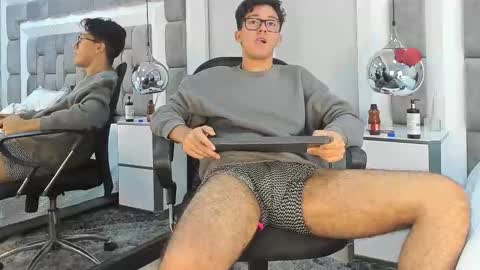 Snapshot of austinreeds chatting on 02.24.26 austinreeds online show from 02.24.26