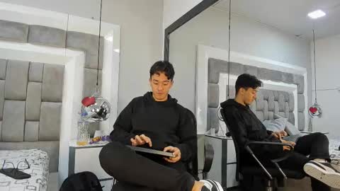 Snapshot of austinreeds chatting on 02.25.26 austinreeds online show from 02.25.26