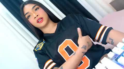 Snapshot of ava_lux chatting on 11.21.25 Ava online show from 11.21.25