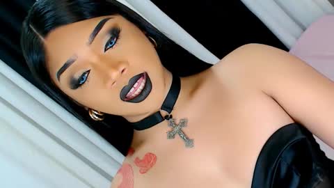 Snapshot of ava_lux chatting on 11.29.25 Ava online show from 11.29.25