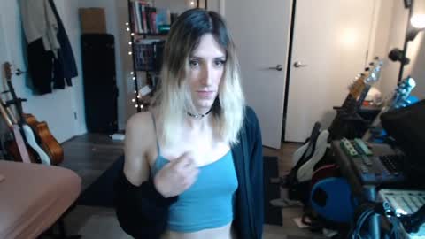 Snapshot of ava_reinhart_999 chatting on 05.14.26 Ava online show from 05.14.26