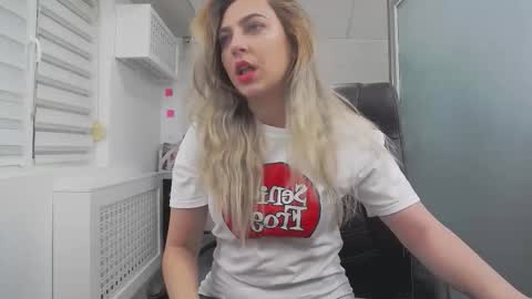 Snapshot of avablue_ chatting on 01.19.26 online show from 01.19.26