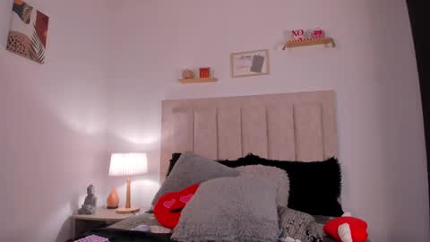 Avaline Help me reach 100 likes TRANSMISSION EVERY DAY FROM 39 PM online show from 02.25.25