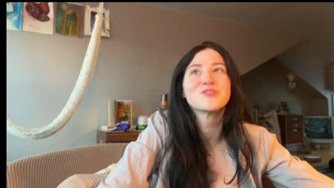 Snapshot of avallanchee chatting on 05.14.26 avallanchee online show from 05.14.26