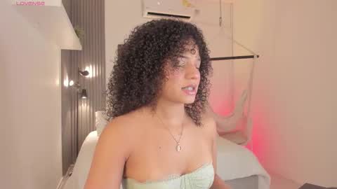 Snapshot of avalon_badger chatting on 11.01.25 Avalon online show from 11.01.25