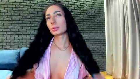 Snapshot of avalyynn chatting on 06.12.26 Ava online show from 06.12.26