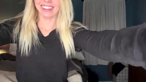 Snapshot of avarosefit chatting on 02.25.26 Ava Rose online show from 02.25.26