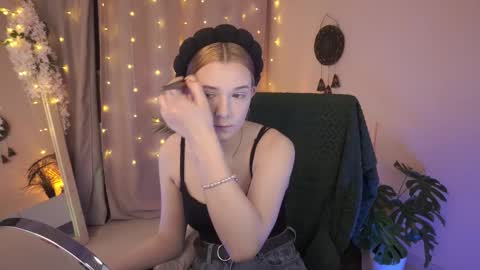  Ava  online show from 10.03.25