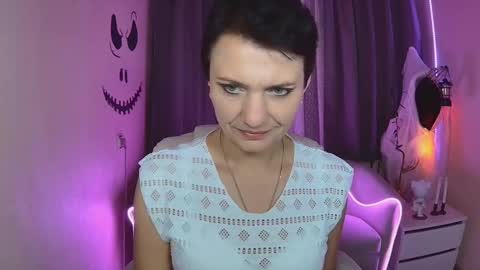 Snapshot of avasaturnian chatting on 10.26.25 avasaturnian online show from 10.26.25