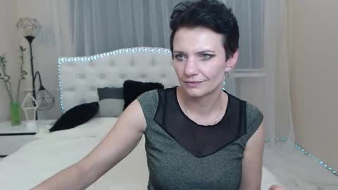 Snapshot of avasaturnian chatting on 11.07.25 avasaturnian online show from 11.07.25