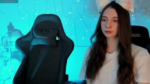 Snapshot of aveangela chatting on 01.19.25 Avie online show from 01.19.25