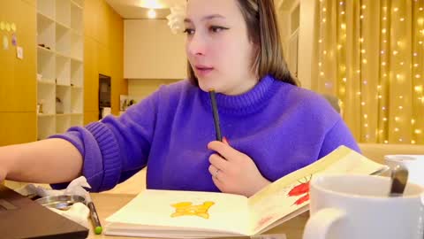 Snapshot of aveksmr chatting on 01.14.25 Kate online show from 01.14.25