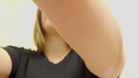 Snapshot of aveksmr chatting on 10.09.25 Kate online show from 10.09.25