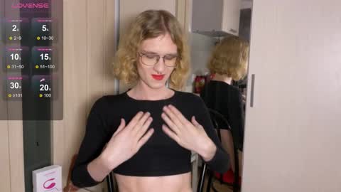 Snapshot of avery_adam chatting on 12.16.25 Alex online show from 12.16.25