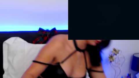 Snapshot of averywillow chatting on 12.31.24 AveryWillow online show from 12.31.24