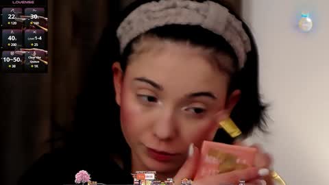 Snapshot of averywillow chatting on 01.11.25 AveryWillow online show from 01.11.25