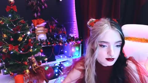 Snapshot of avi_nile chatting on 12.26.24 Avriel online show from 12.26.24