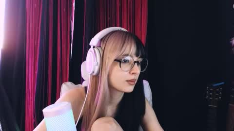 Snapshot of avi_nile chatting on 03.25.26 Avriel online show from 03.25.26