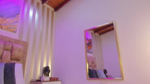 Snapshot of avis_lara chatting on 09.12.25 AVIS online show from 09.12.25