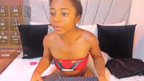 Snapshot of avis_lara chatting on 10.10.25 AVIS online show from 10.10.25