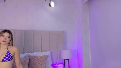 Snapshot of avril_evansgb chatting on 11.24.25 Javier y Lorena online show from 11.24.25