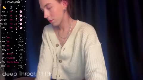 Snapshot of avril_pearly_ chatting on 01.02.25 avril_pearly_ online show from 01.02.25