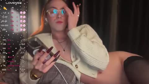 Snapshot of avril_pearly_ chatting on 02.21.25 avril_pearly_ online show from 02.21.25